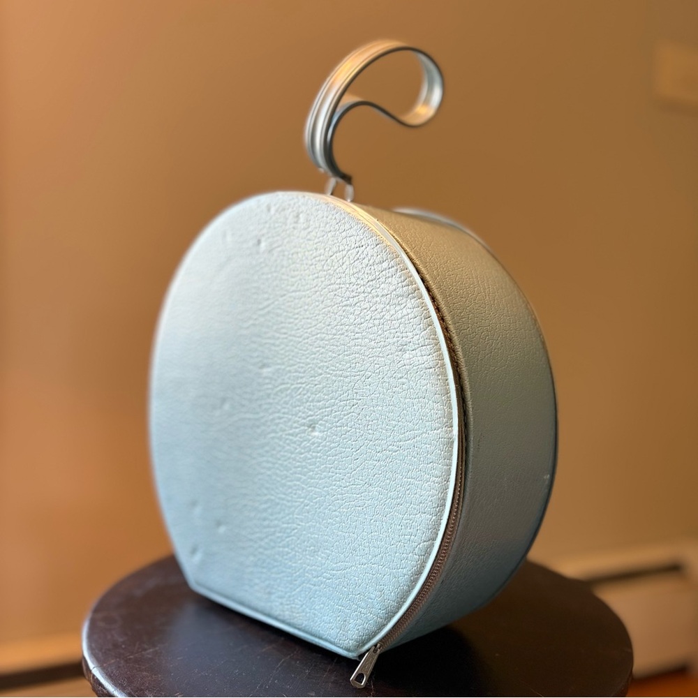 Vintage Round Carrying Case
